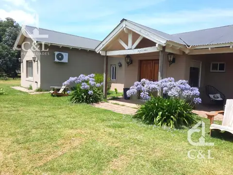 Casa 6 ambientes con 2 baños
