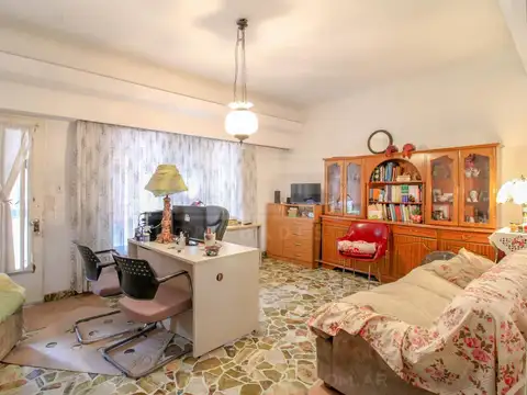 Corrientes 700 entre Beruti y Necochea