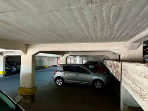 Cochera céntrica cubierta. Fácil acceso. Seguridad 24 hs