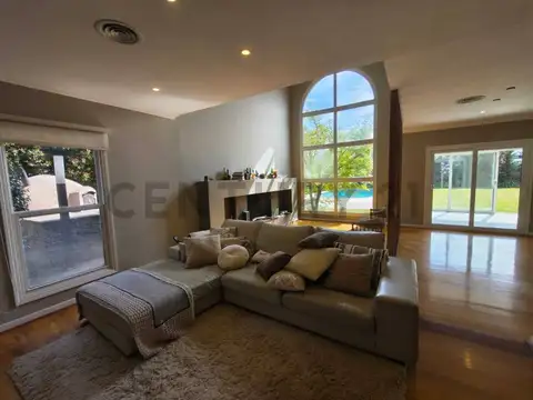 Casa en Venta con 4 cocheras