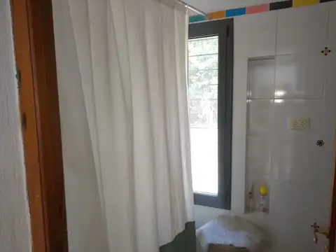 Casa 6 ambientes con 2 baños