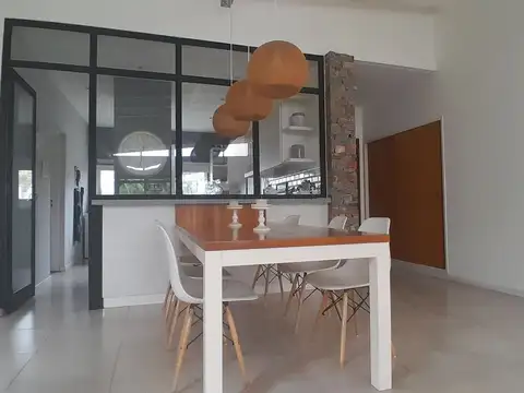 VENTA CASA 4 AMB CON PILETA EN PILAR DEL ESTE