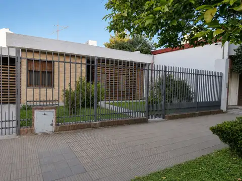 Casa 4 amb Venta V Bosch Jardín Gran Lote Propio 