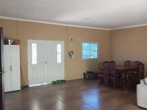 Casa 2 ambientes con 1 baño