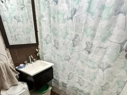 Departamento 2 ambientes con cochera descubierta