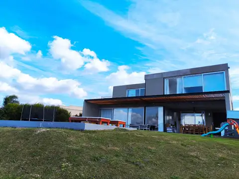 VENTA DE CASA SAN SEBASTIAN AREA 1 A LA LAGUNA