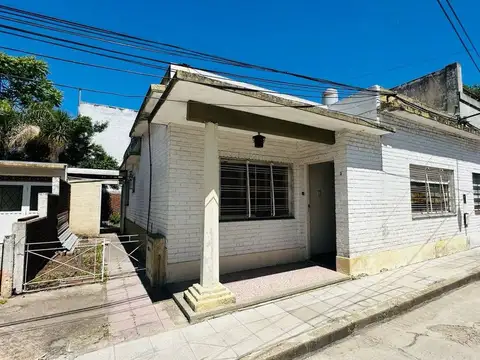 CASA VENTA 3 AMBIENTES ADROGUE PATIO Y PARRILLA