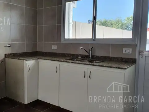 Casa 3 ambientes con 1 baño