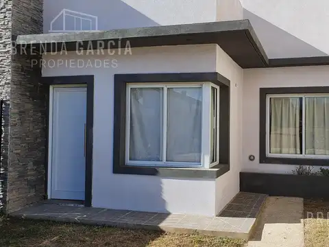 LA PLAZA, ENTRE LAVALLE Y 9 DE JULIO