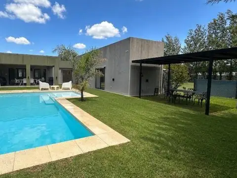 Casa en Venta en La Cándida con Piscina