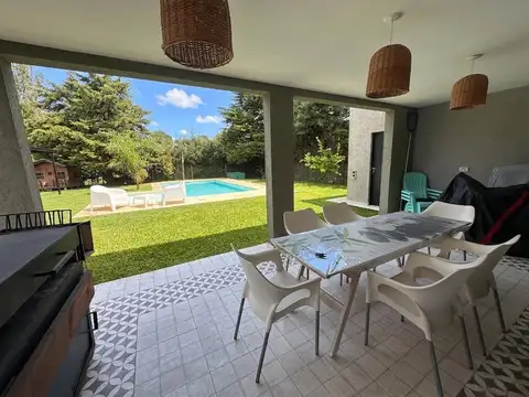 Casa en Venta en Countries y Barrios Cerrados en Berazategui, USD 232.000