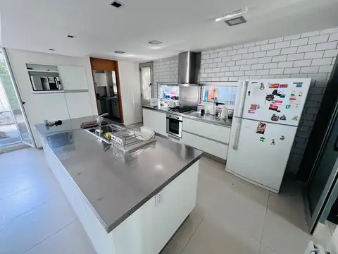 Casa 5 ambientes con 5 baños