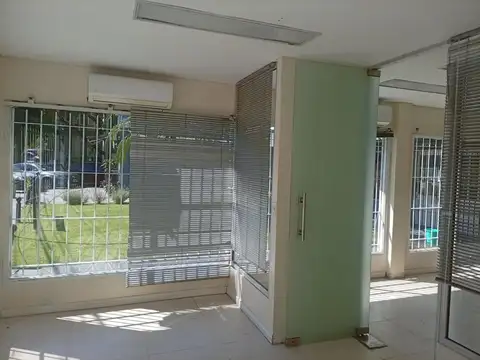 Oficina 3 ambientes con 2 baños