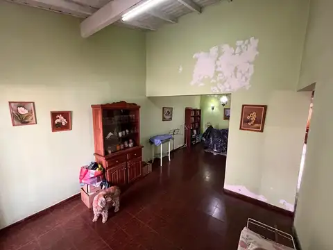 Casa 5 ambientes con 1 baño