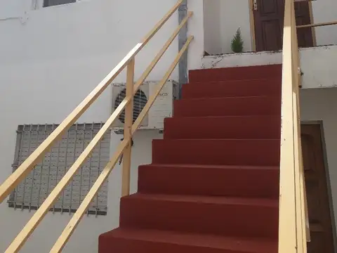 Excelente departamento en PH por pasillo en un primer piso
