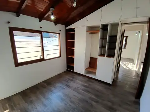 Casa 5 ambientes con depto 2 ambientes V Lynch