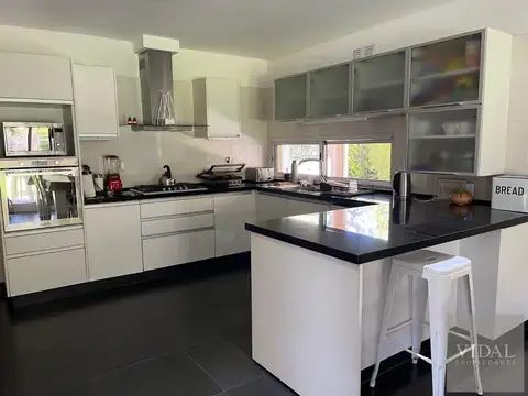 Casa en Alquiler Temporal con 2 cocheras