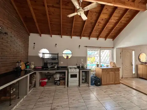 Casa en Venta con 2 cocheras