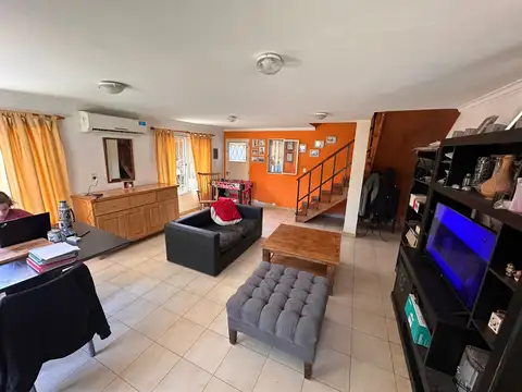 Casa 5 ambientes con 2 baños