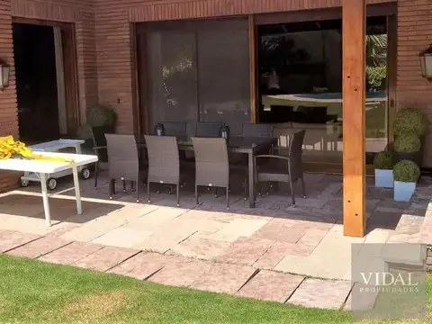 Casa en Venta con 6 cocheras