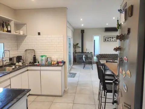 Casa 4 ambientes con 3 baños