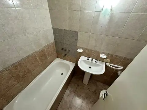 Departamento en Alquiler en Barrio España y Hospitales, $ 350.000