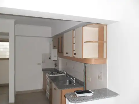 Departamento en Alquiler en Barrio España y Hospitales, $ 350.000