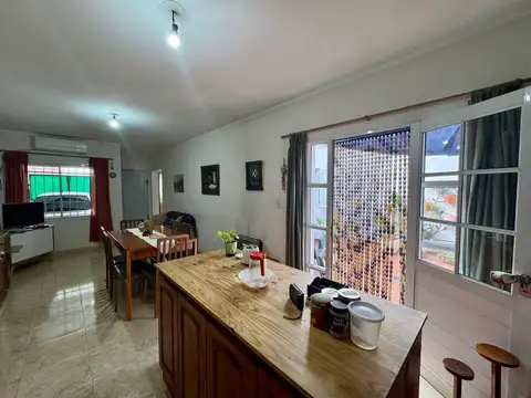 Casa 4 ambientes con 1 baño