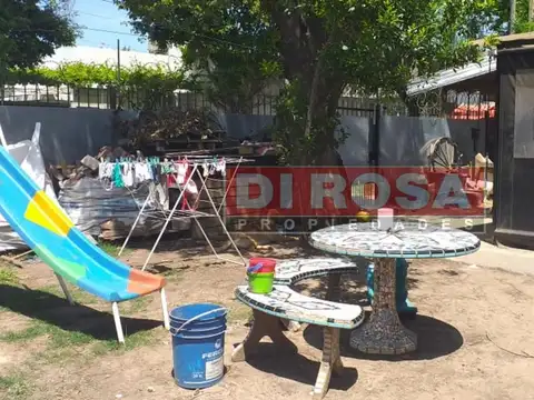 CASA 4 AMB - 180M2 FONDO LIBRE + COCHERA - EN VENTA