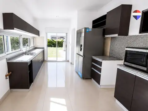 Casa en Alquiler en Guillermo E Hudson, USD 1.600
