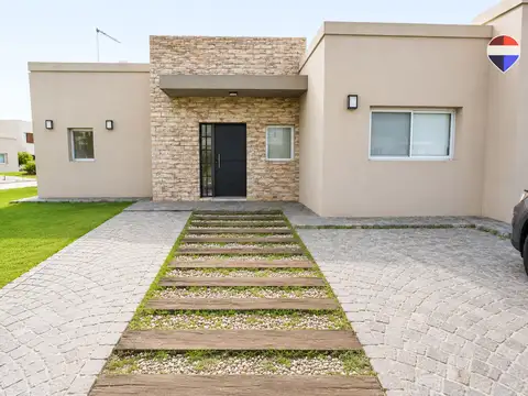CASA 3 AMB EN VENTA CON PILETA, LAS GOLONDRINAS