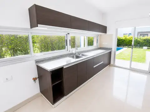Casa 3 ambientes con 3 baños