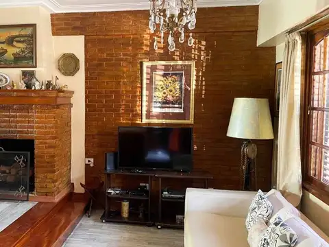 VENTA CASA 5 AMB GARAGE JARDIN PARRILLA TERRAZA