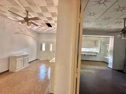 Casa 6 ambientes con 1 baño