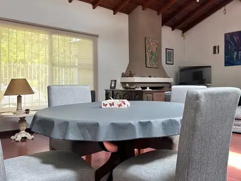 Casa 5 ambientes con 3 baños