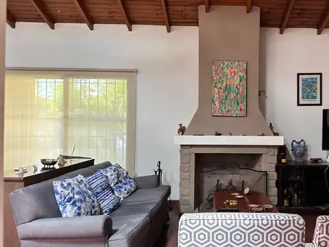 Casa venta Ingeniero Maschwitz centro-Escobar-5 ambientes-Quincho-Pileta-Paseo Mendoza-APTO CREDITO