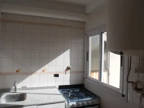 ALQUILER MONOAMBIENTE CON BALCÓN EN ALMAGRO / SIN EXPENSAS