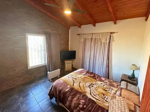 VENTA CASA 3 DORMITORIOS CON PILETA Y QUINCHO