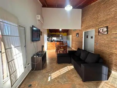Casa 5 ambientes con 2 baños