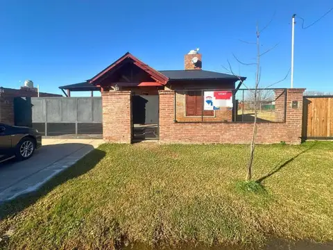 VENTA CASA 3 DORMITORIOS CON PILETA Y QUINCHO