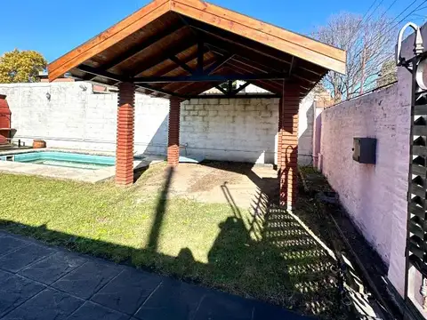 Casa en Venta con 3 cocheras