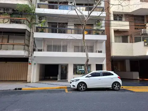 Venta excelente piso de 6 ambientes en Recoleta