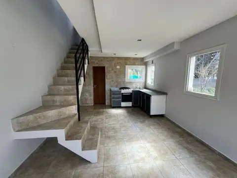 Depto Tipo Casa en Alquiler de 2 dormitorios