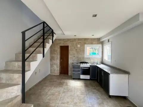 Depto Tipo Casa en Alquiler de 3 ambientes
