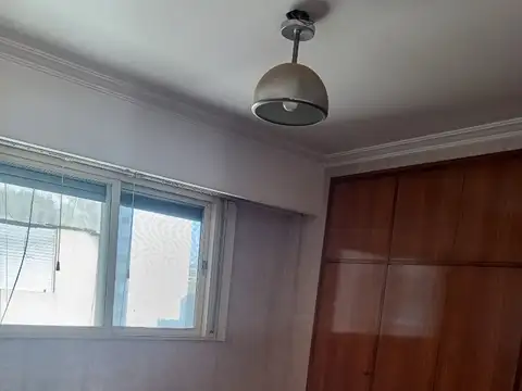 GRAN DEPARTAMENTO TRES DORMITORIOS MAS DEPENDENCIAS Y BALCON SUPER AMPLIO CON COCHERA.