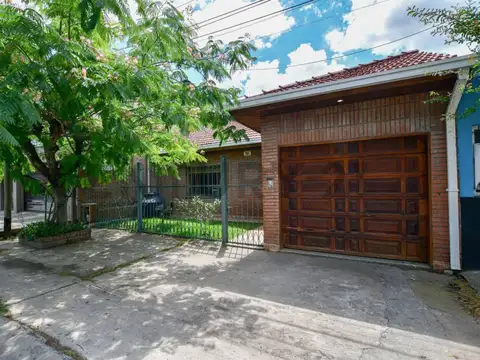 Casa APTO BANCO  2 dormitorios y estudio  Gonnet, La Plata