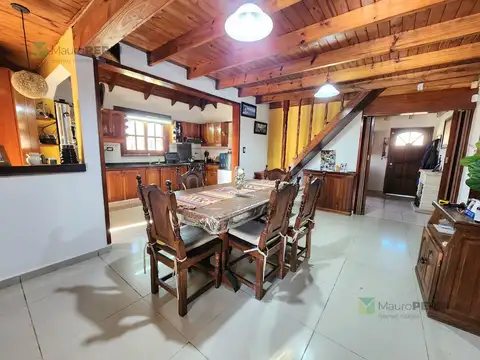 Casa en Venta con 2 cocheras