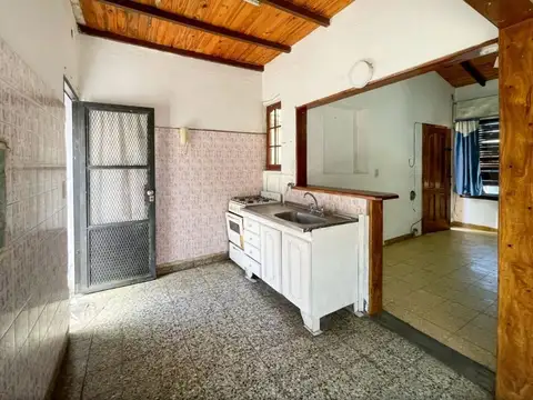 Casa 3 ambientes con 1 baño