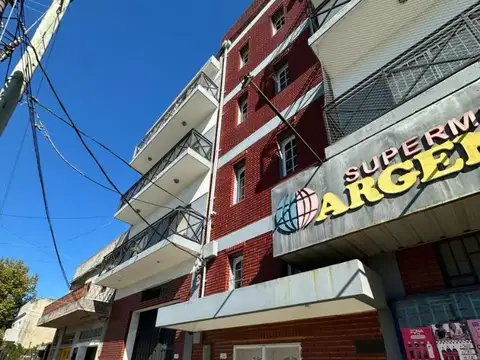DEPARTAMENTO 3 AMBIENTES EN ALQUILER CON PATIO
