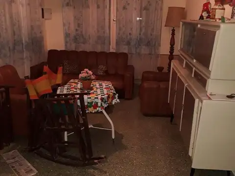 Casa 4 ambientes con 1 baño